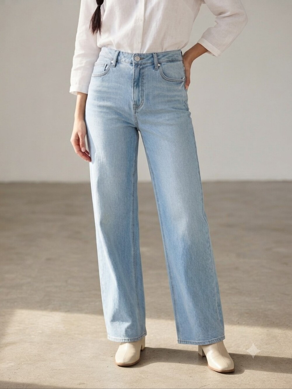 Quince - High Rise Relaxed Straight Jeans in the Light Wash 31 X 30
